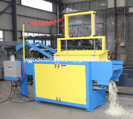 Tavuk çiftlikleri Otomatik Ahşap Tıraş Makinesini Kullandı Çam kütükleri Tıraş Fabrikası