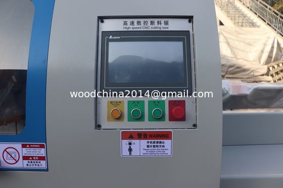 Gelişmiş Yüksek Verimlilikli Sabit Çalışma Otomatik Ahşap Çapraz Kesme Testere 600 mm 11kw / 15hp 5-30m / min