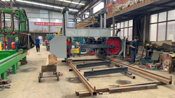 80HP dizel motorlu Ağacı İşleme için Ağır Görevli Yatay Bant Testere